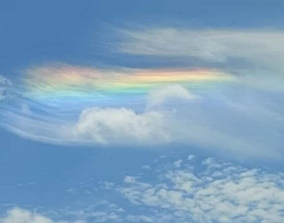 Velletri, nel cielo appare un arcobaleno orizzontale! Colpa delle scie chimiche? (FOTO)