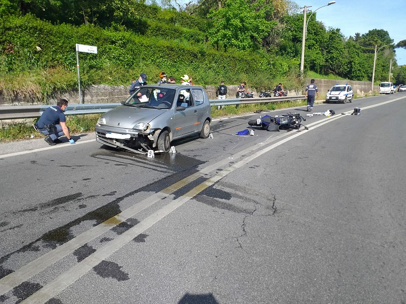 Incidente a Velletri: scontro auto-moto, grave centauro 17enne di Anzio