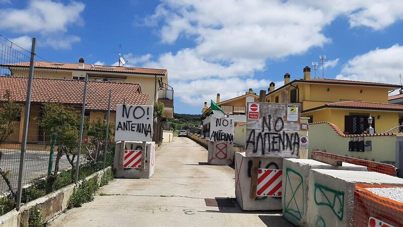 Marino, cittadini contro il 5G: striscioni di protesta a Castelluccia (FOTO)