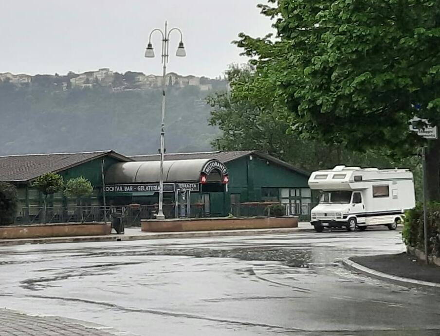 Castel Gandolfo, minaccia di farsi esplodere con una bombola del gas: fermato