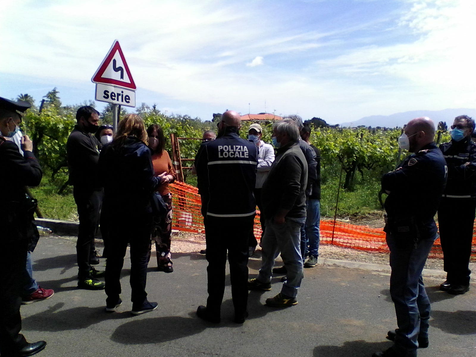 Genzano, aumenta la tensione in via Monte Cagnolo: intervengono Forze dell’Ordine e Vigili del Fuoco