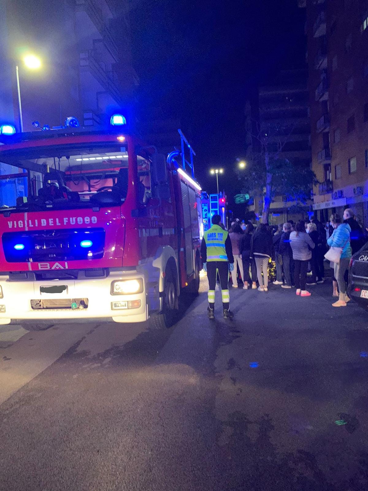 Pomezia, incendio in via Confalonieri: intervengono Vigili del Fuoco