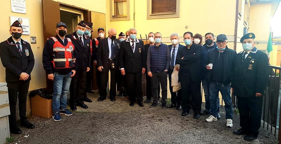 Lanuvio, da Associazione Nazionale Carabinieri beni alimentari alla Caritas per festa del SS. Filippo e Giacomo