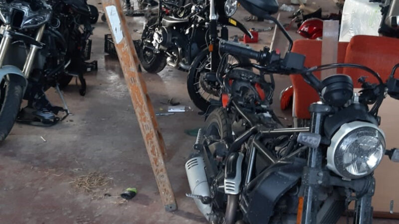 Roma, individuato un capannone pieno di moto rubate