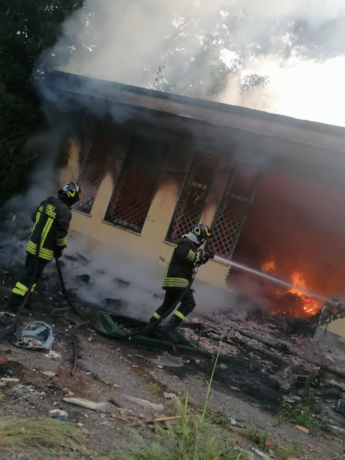 Genzano, grave incendio presso l’ex cantina sociale “La Selva”