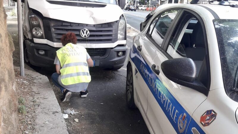 Nomentana, rintracciato il pirata della strada che ieri ha investito un uomo ed il suo cane