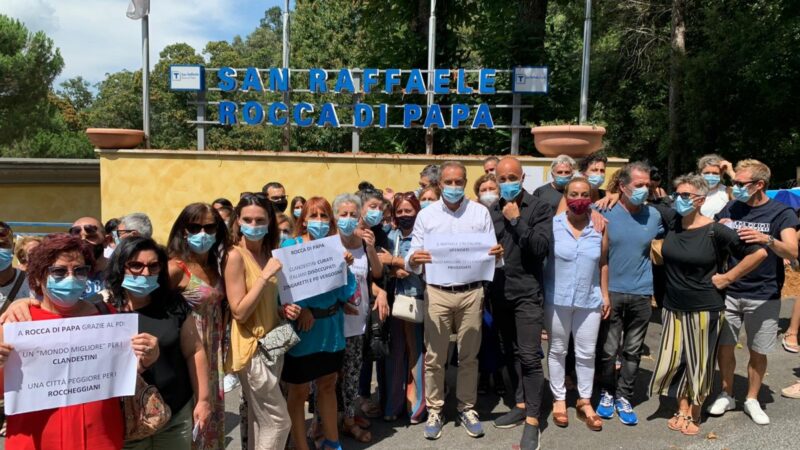 Rocca di Papa, protesta dei lavoratori della Clinica San Raffaele davanti alla Regione Lazio. A rischio 160 posti di lavoro