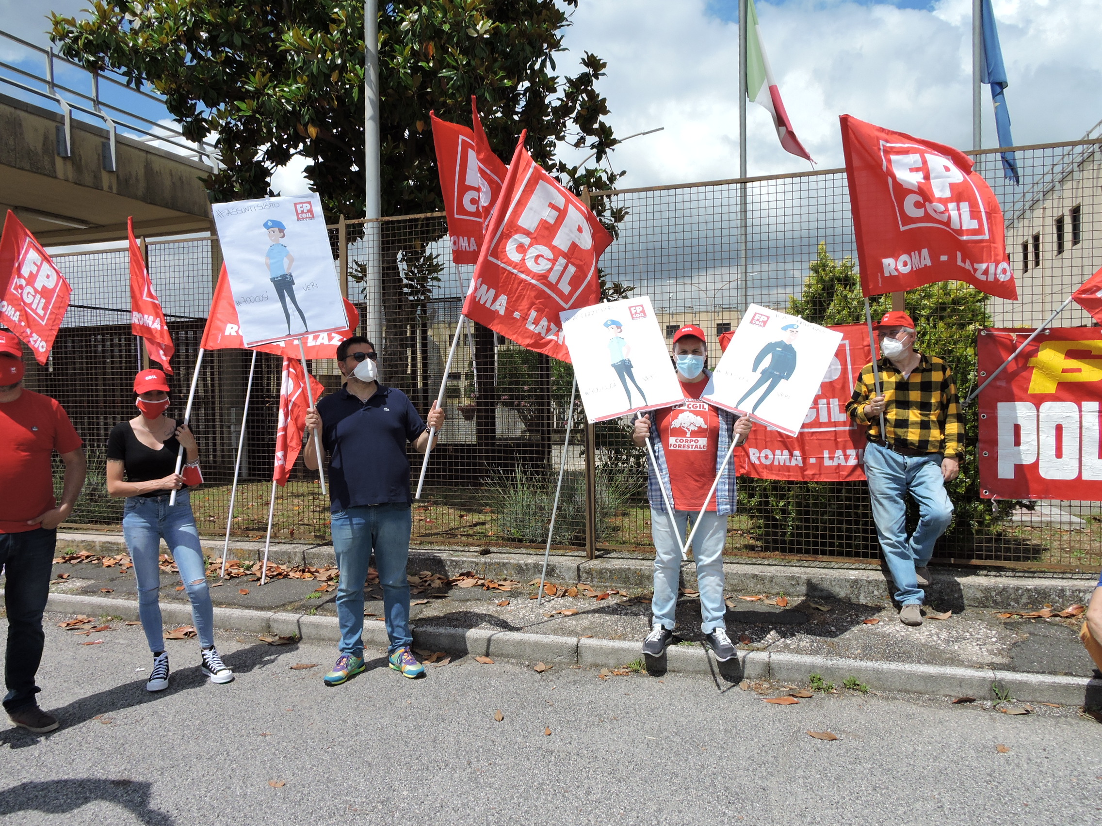 Velletri, protesta della Cgil davanti al carcere. Chiedono personale e più sicurezza