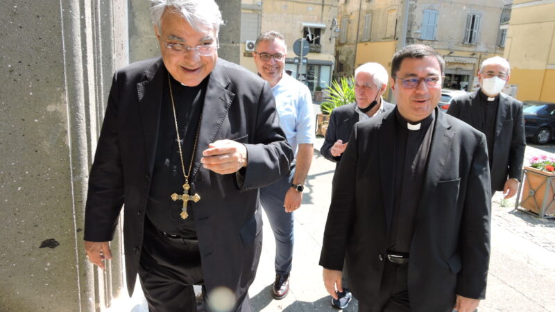 Albano, il nuovo vescovo Vincenzo Viva incontra i 158 sacerdoti della Diocesi