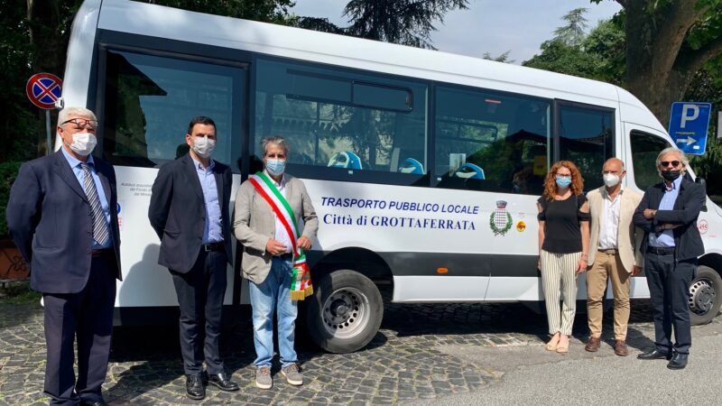 Grottaferrata, presentata la nuova navetta turistica per Frascati