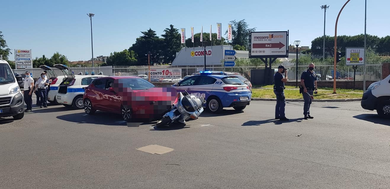 Pavona (Albano), incidente su Via del Mare: 2 feriti