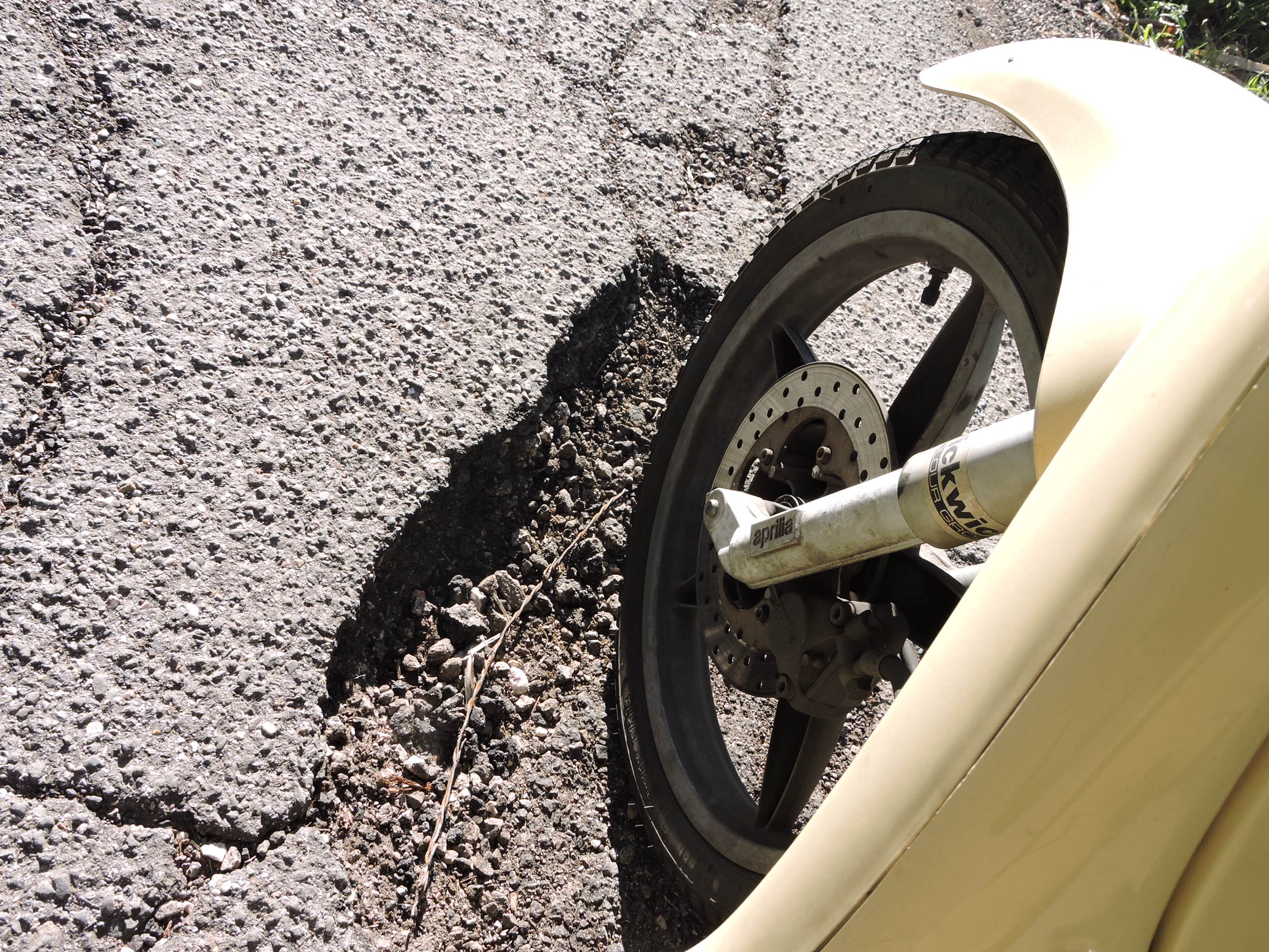 Genzano, attenzione a via Montegiove e via dell’Aspro, strade ormai quasi impercorribili