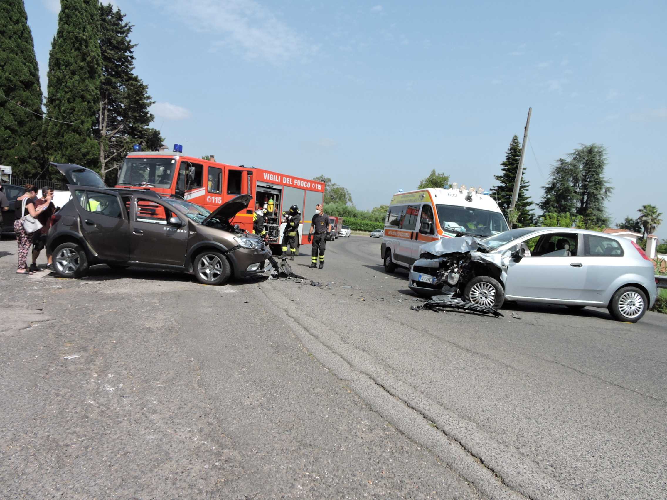 Genzano, grave incidente sulla curva in via Appia Vecchia: 3 feriti