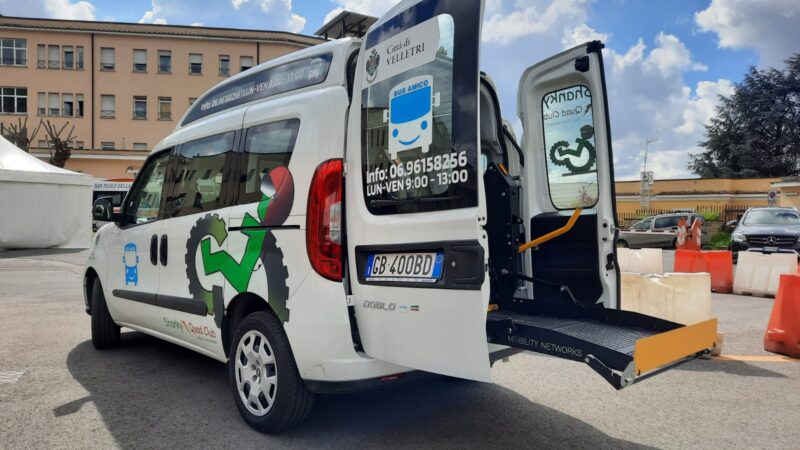 Velletri, Delle Chiaie: “Ampliato dal 1 luglio il servizio per disabili del Pulmino dell’associazione Shanky”