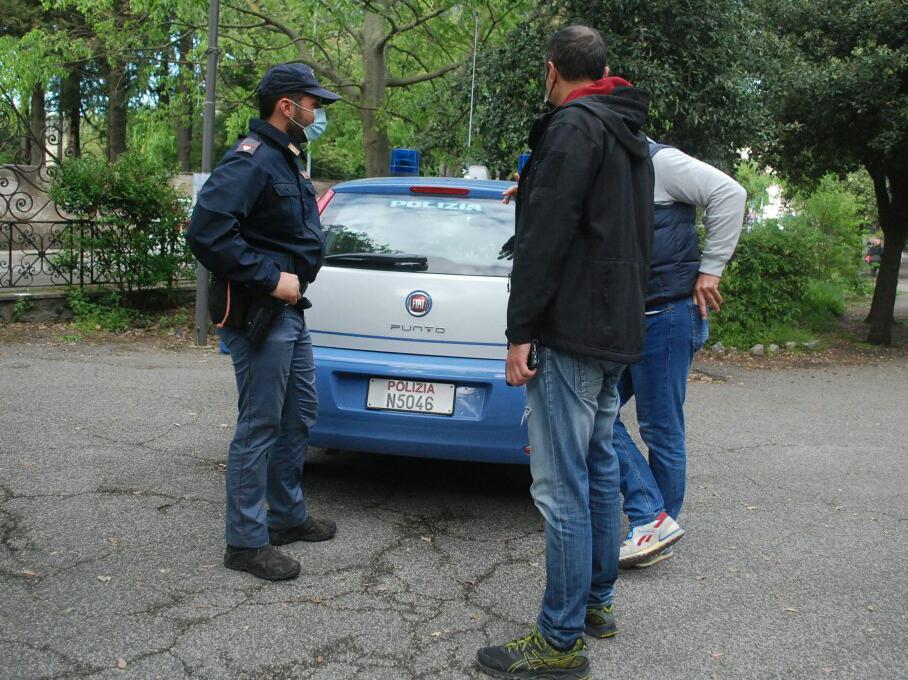 Albano, rapinano coppietta, arrestati due ragazzi e due ragazze