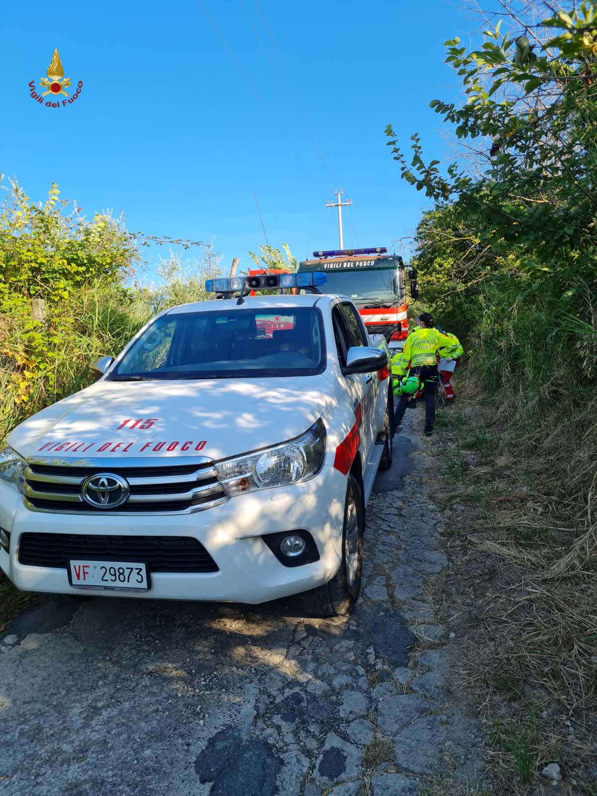 Roma, si ribalta un mezzo agricolo, muore un uomo