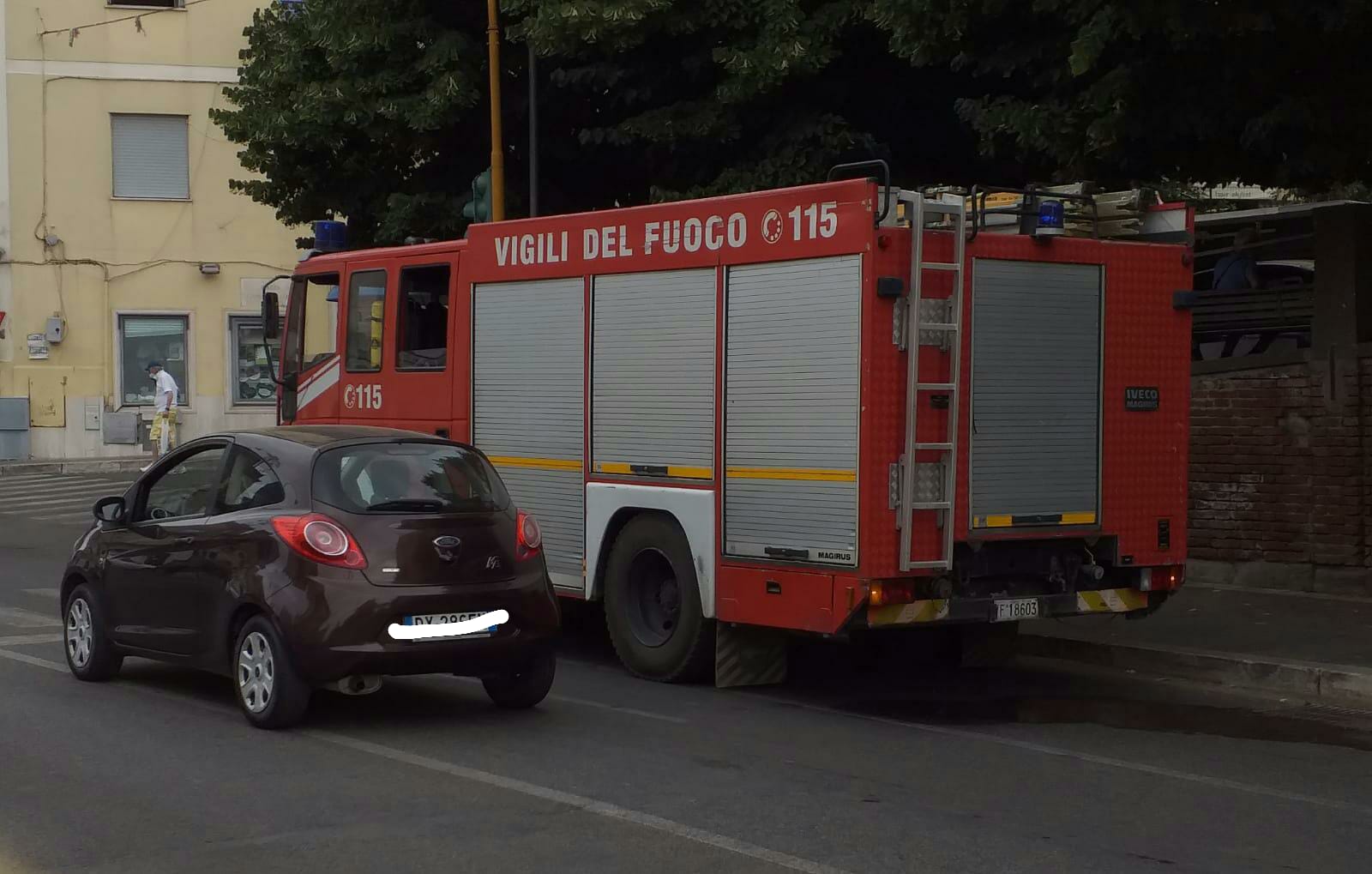 Genzano, quattro gli incidenti in pochi giorni. Ieri investita una donna, soccorsa da due pompieri