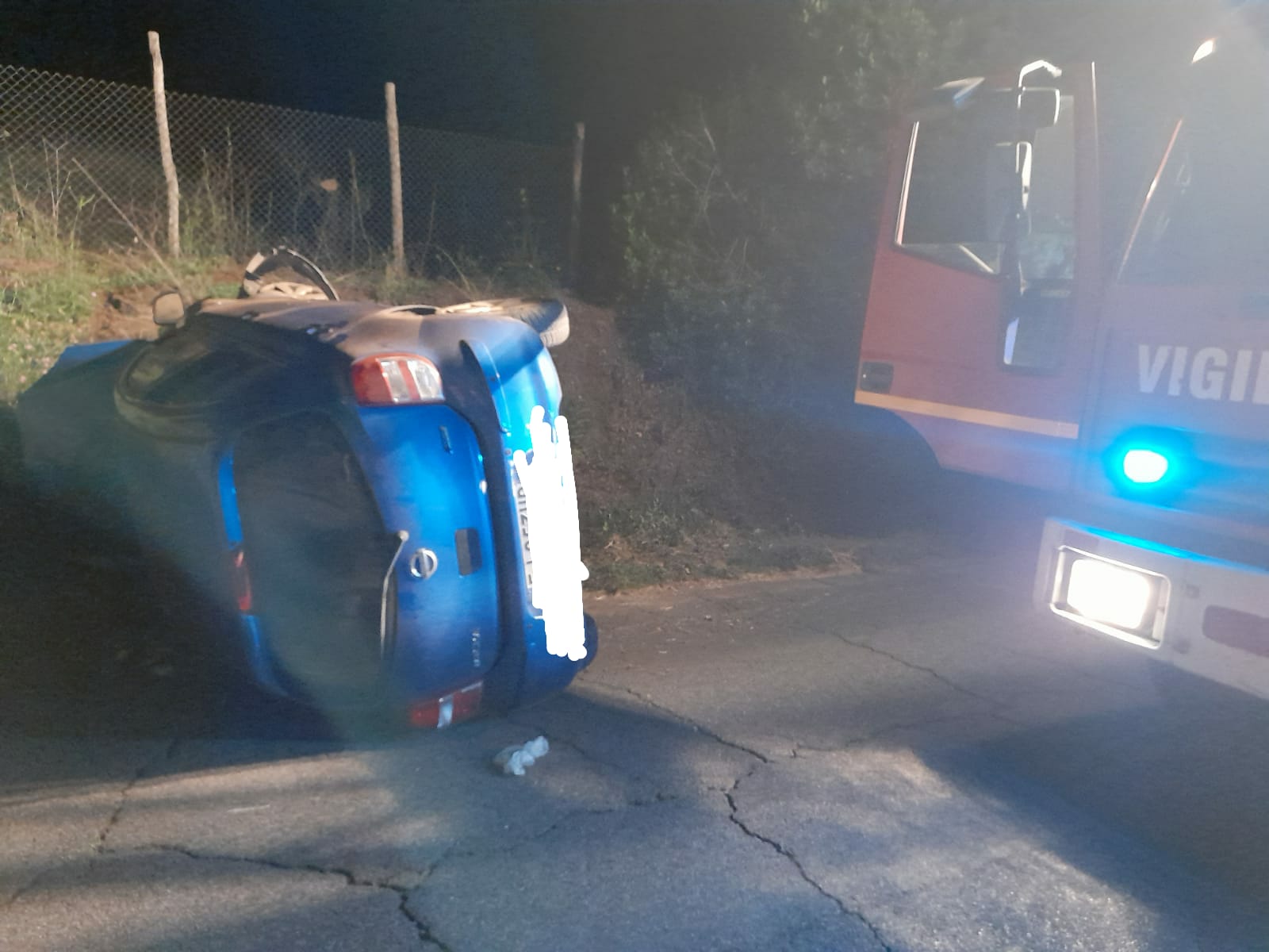 Genzano, incidente stradale, si ribalta una macchina