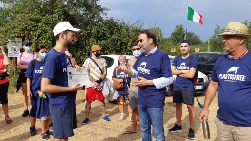 Nettuno, volontari di Plasticfree e Gruppo Ricerche Storiche Nettunia riqualificano Torre Astura