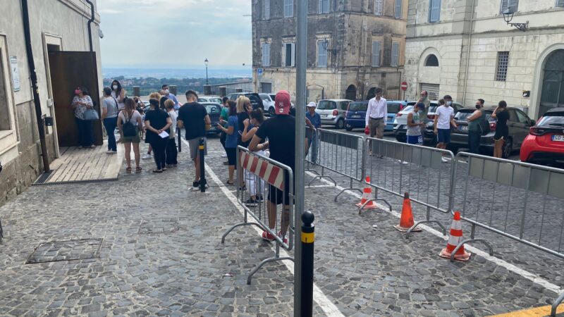 Ariccia, l’Open Night delle carte d’identità elettroniche doppia il successo di giovedì (Foto)