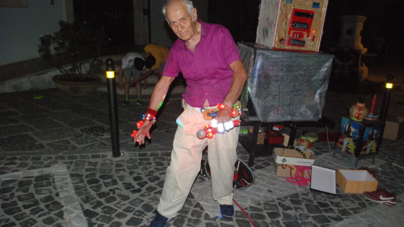 Ariccia, weekend di grande festa con il ballerino luminoso Mario Volant e il Torneo di Biliardino (Foto)