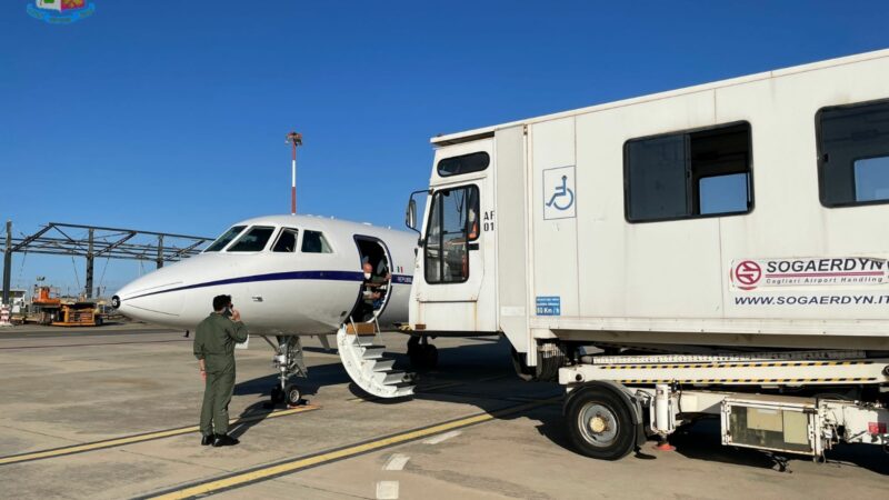 Cagliari, neonata in pericolo, trasportata d’urgenza a Milano dall’aeronautica militare