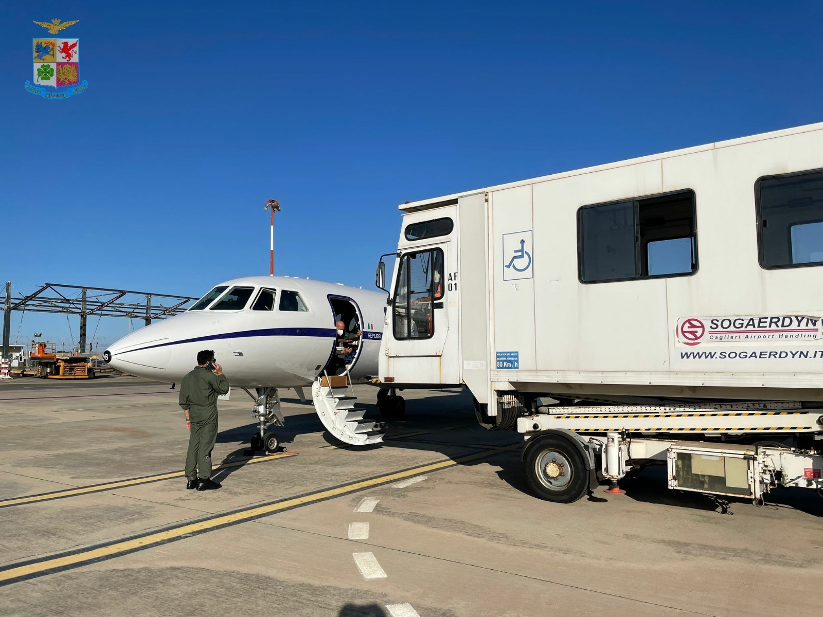 Cagliari, neonata in pericolo, trasportata d’urgenza a Milano dall’aeronautica militare