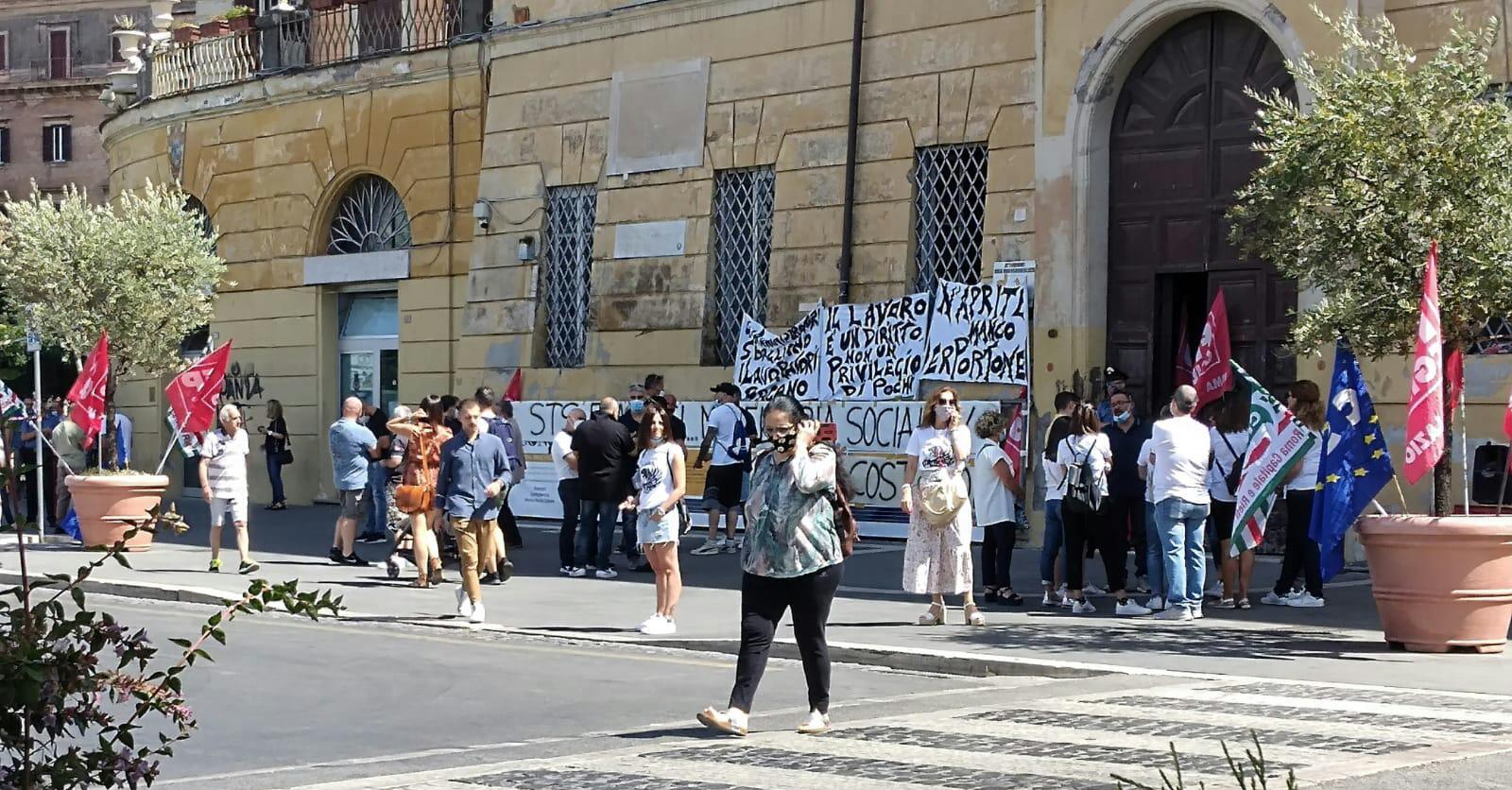 Frascati, protesta dei dipendenti della STS