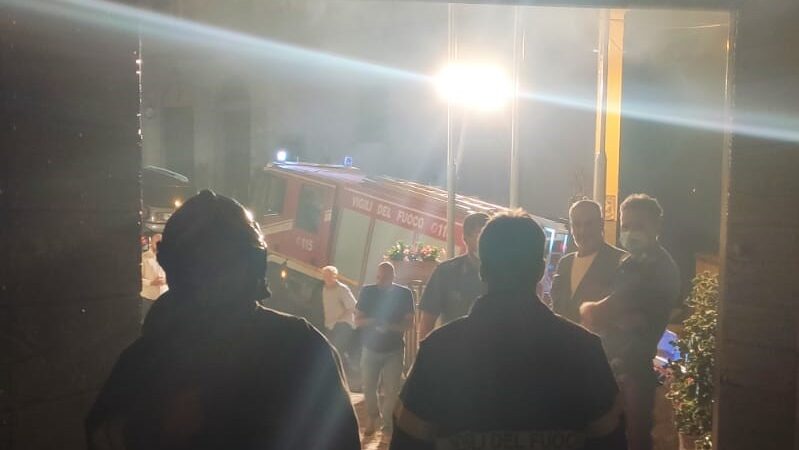 Monte Compatri, nottata di duro lavoro per l’incendio al museo contadino