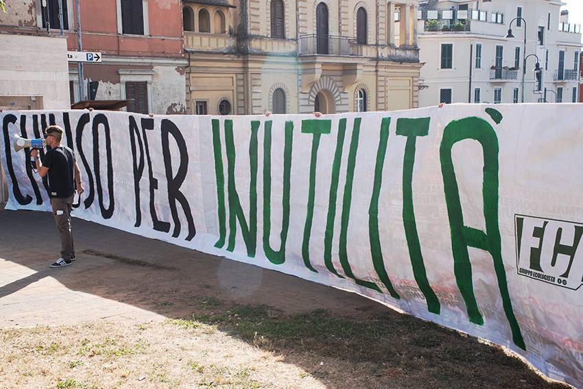 Rocca di Papa, la Foresta che Avanza manifesta davanti la sede dell’Ente Parco