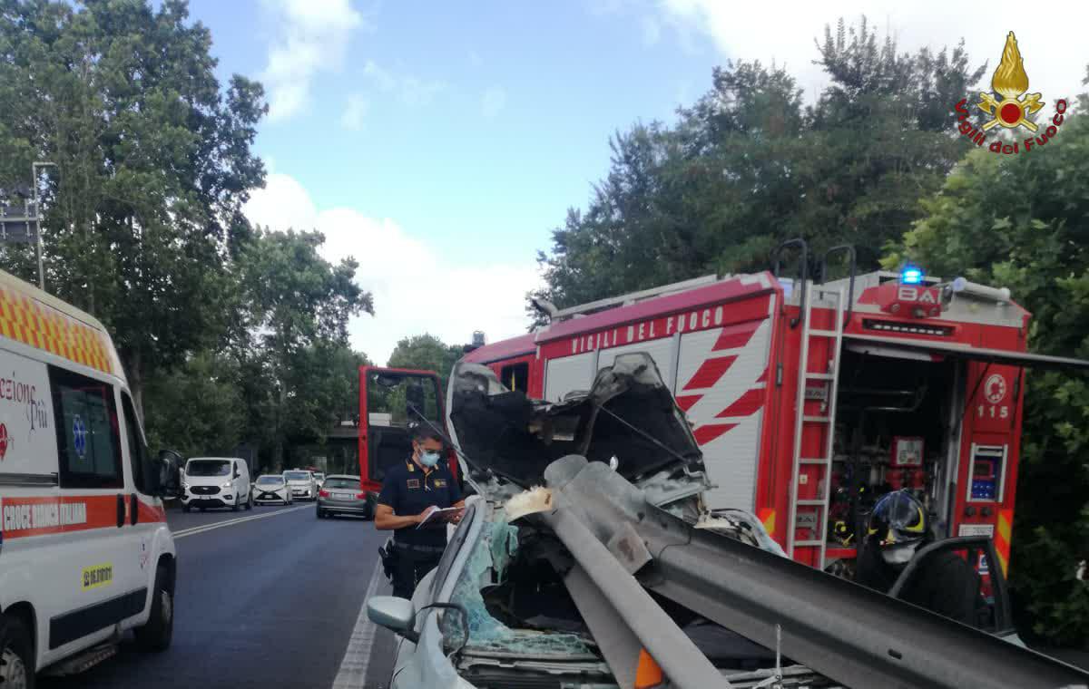 Ostia, grave incidente sulla via del mare: uomo in codice rosso