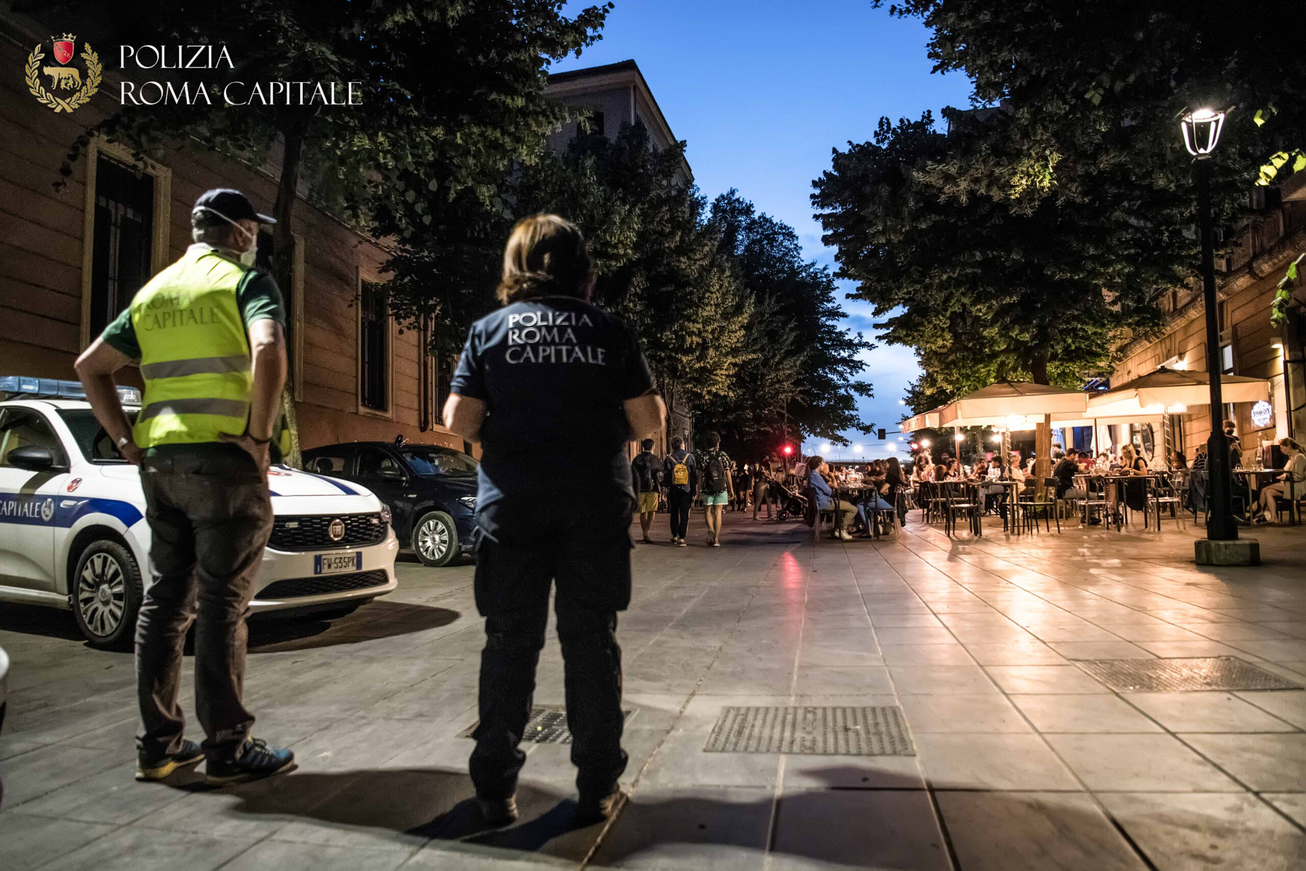 Movida, controlli della Polizia Locale nel fine settimana: sigilli a due minimarket. Vigilanza capillare sul litorale romano, contestazioni scattate per due stabilimenti