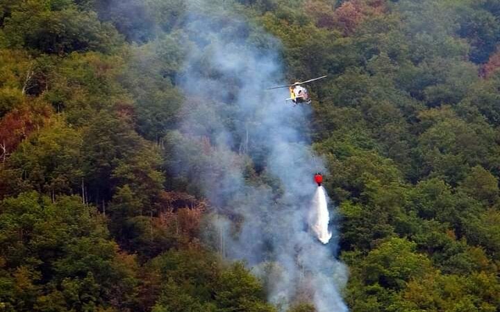 Monte Artemisio, l’incendio non si ferma