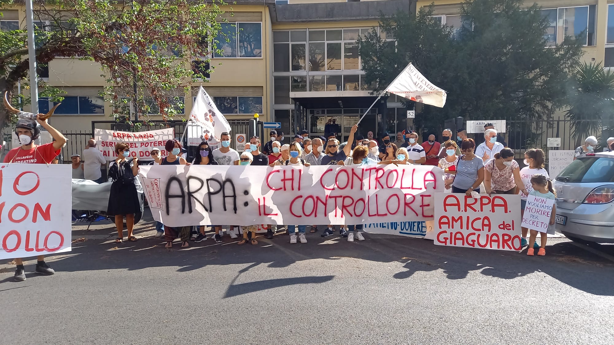 Discarica Albano, non si fermano le proteste: partiti 60 presidianti alla volta della sede dell’Arpa