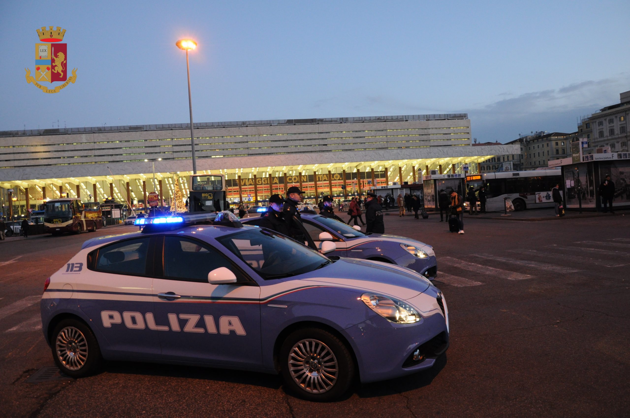 Termini, arrestate due ragazze che avevano borseggiato una viaggiatrice. Quasi 3 mila persone identificate nell’ultima settimana