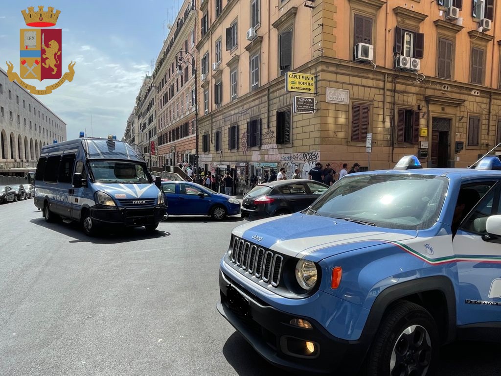 Roma, proseguono i servizi di controllo straordinario delle forze di Polizia alla Stazione Termini e Piazza Vittorio Emanuele II