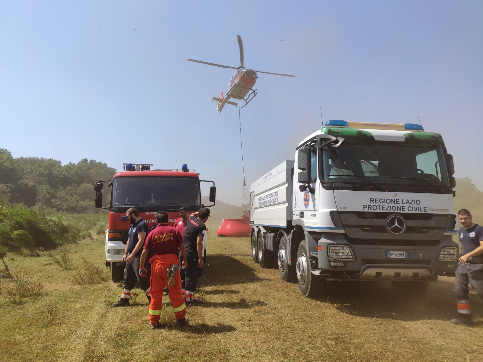 Rocca di Papa, continuano i lavori per spegnere gli incendi sul Monte Artemisio