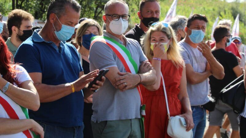 Cecchina, permane il  blocco stradale su via ardeatina contro la riapertura di Roncigliano