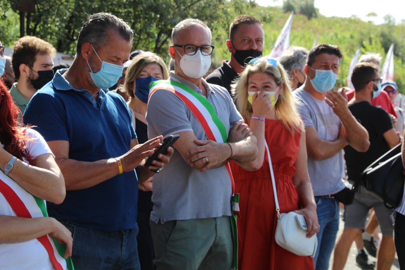 Cecchina, permane il  blocco stradale su via ardeatina contro la riapertura di Roncigliano