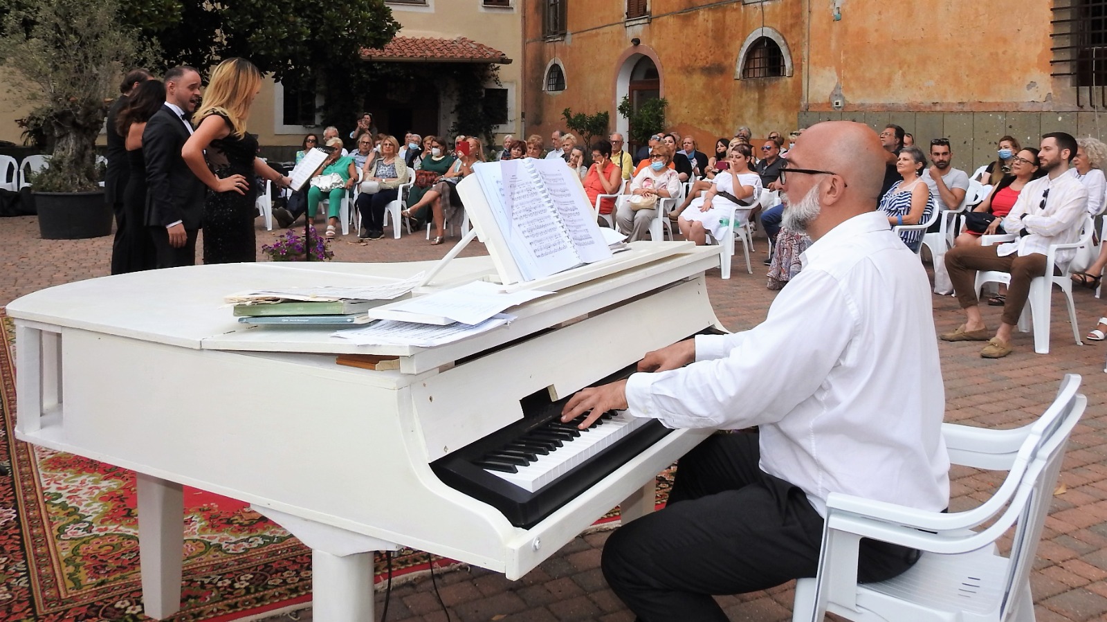 Nemi, grande successo del Concerto Lirico di tradizione popolare al chiostro del Santuario del Crocifisso