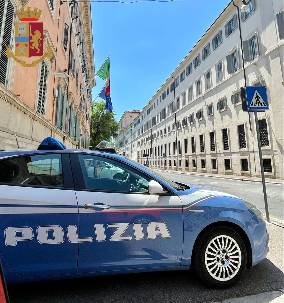 Tor Bella Monaca, due gli arresti nelle ultime ore da parte della Polizia di Stato: un 28enne per maltrattamenti e un 36enne per detenzione di sostanze stupefacenti