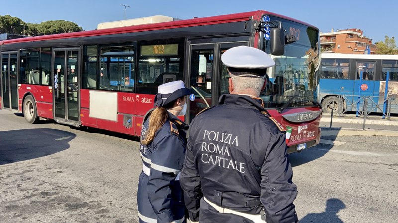 Prati (Roma), si rifiuta di indossare la mascherina sull’autobus: denunciato