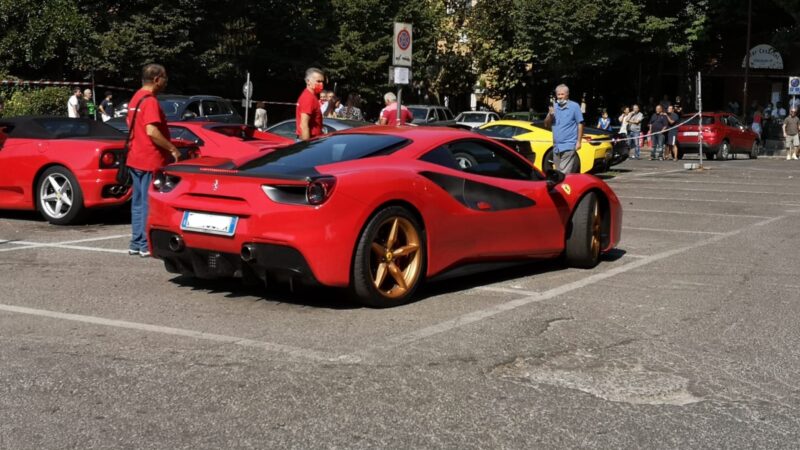 Genzano, da ieri fino a metà ottobre la mostra sulle Ferrari a Palazzo Cesarini: oggi la sfilata delle “rosse” [FOTO]