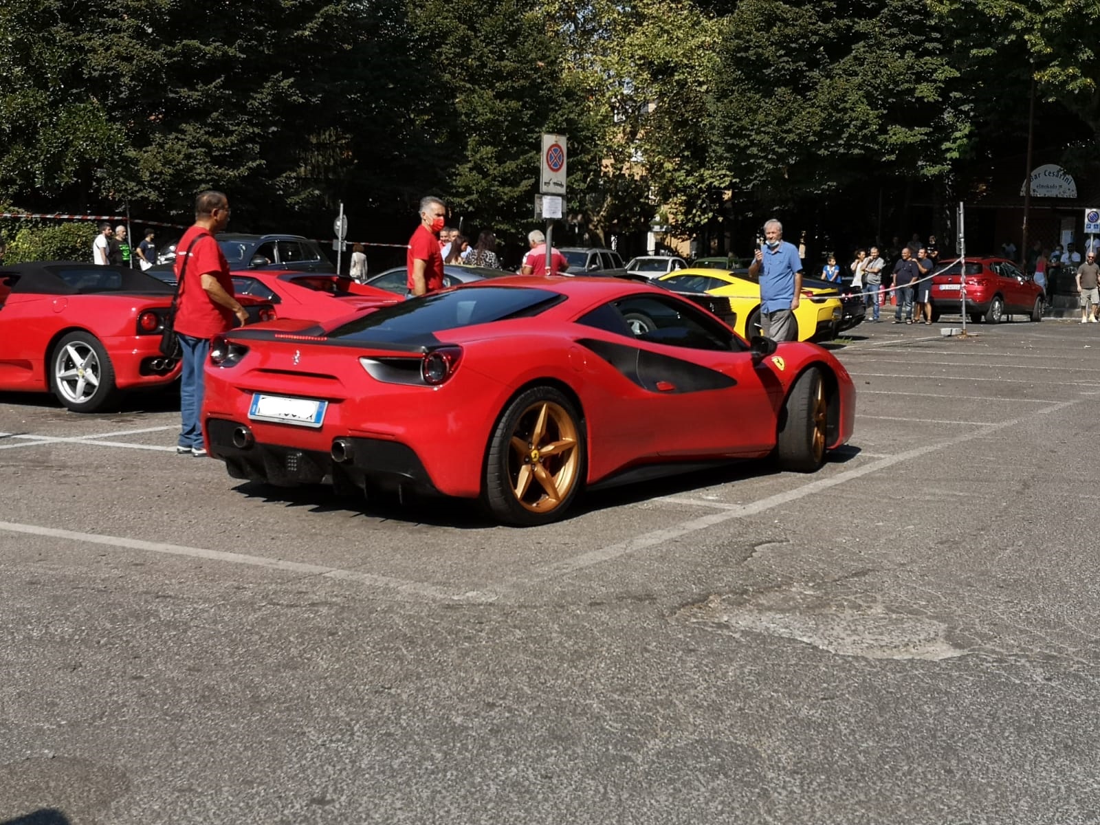 Genzano, da ieri fino a metà ottobre la mostra sulle Ferrari a Palazzo Cesarini: oggi la sfilata delle “rosse” [FOTO]