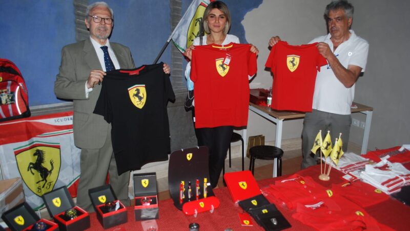 Ferrari, come nasce l’iconico logo del cavallino rampante