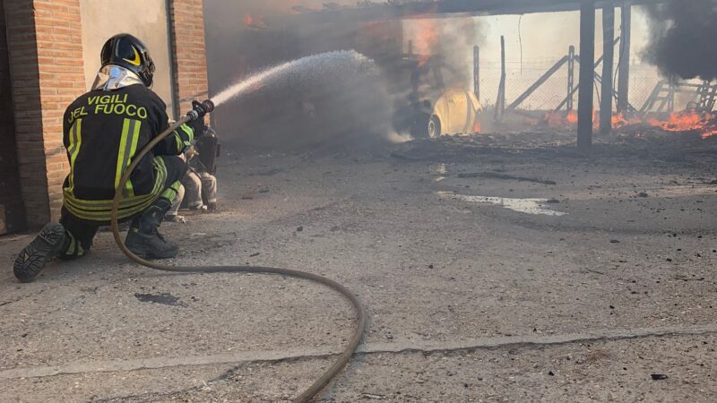 Marino, scoppiato incendio repentino, danni anche ad un’abitazione