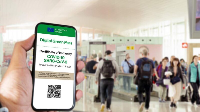 Green Pass, da oggi obbligatorio su aerei, treni, navi e autobus a lunga percorrenza