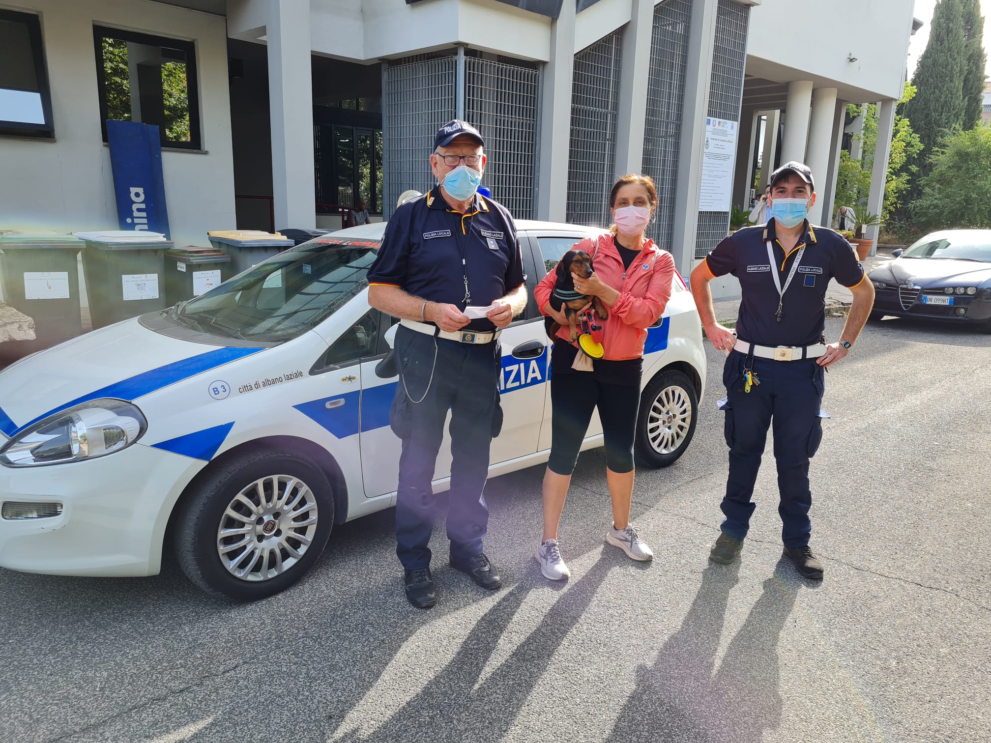 Castel Gandolfo, fuga a lieto fine  per una bassotta grazie alla Polizia Locale