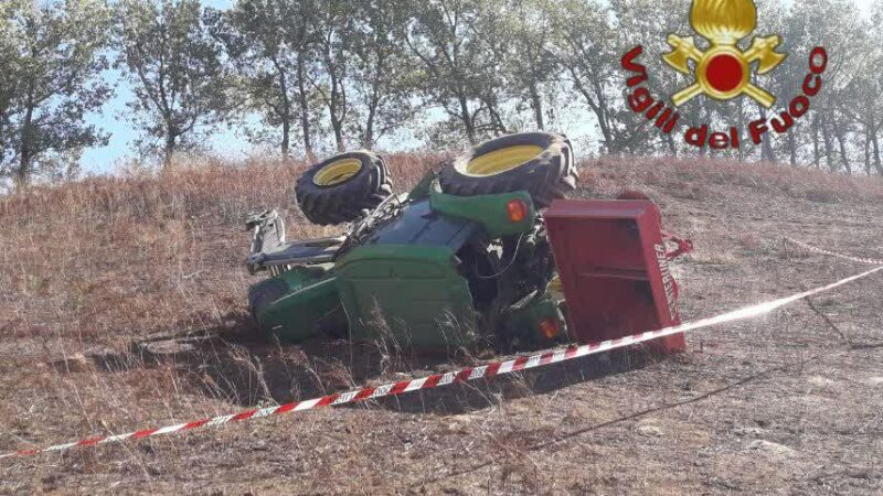 Artena, grave incidente sul lavoro, trattore si ribalta schiacciando il suo conducente