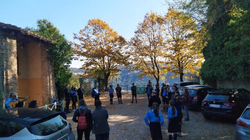 Genzano, cerimonia di posa di una panchina e di un cestino realizzati dalla squadriglia Delfini del gruppo scout Genzano 2